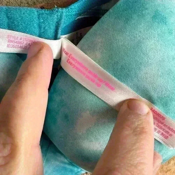 NWT VS PINK Wear Everywhere Wireless Push Up Bra 34D - Picture 3 of 3